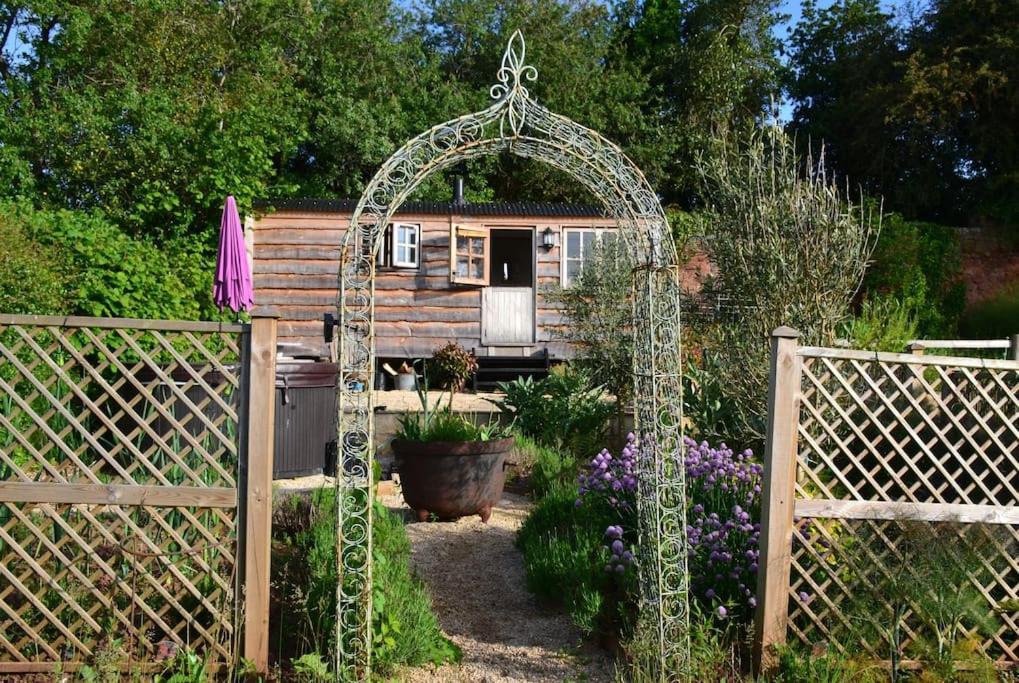 Luxury, Rural Shepherds Hut With Hot Tub Nr Bath Bristol Kültér fotó